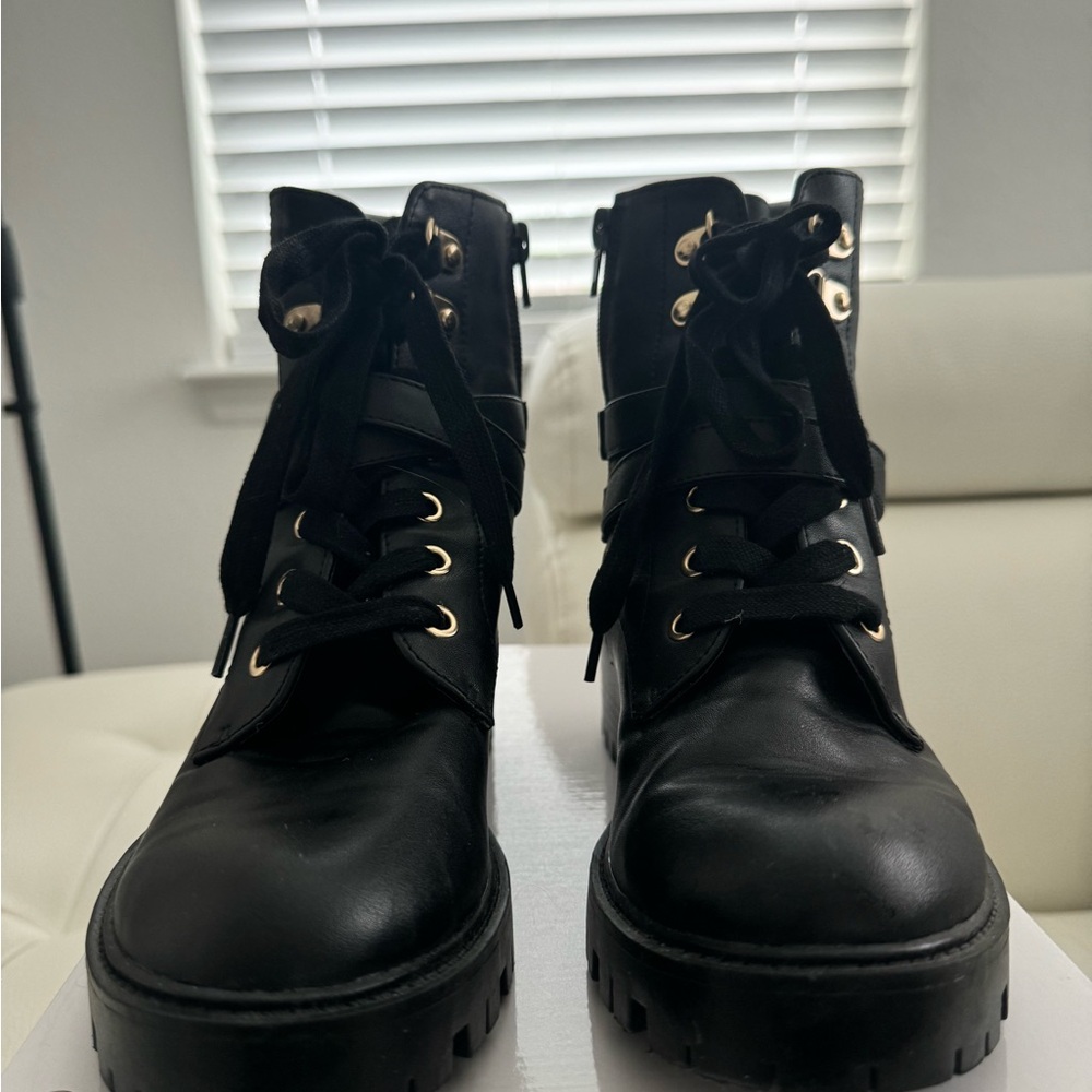 Stylish Black Lace-Up Women's Boots